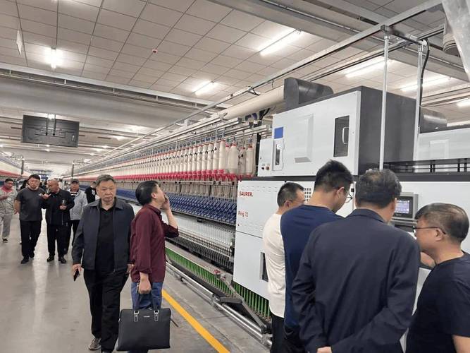報告廳的專項技術交流,由卓郎新疆工廠副總經理楊巧云主持